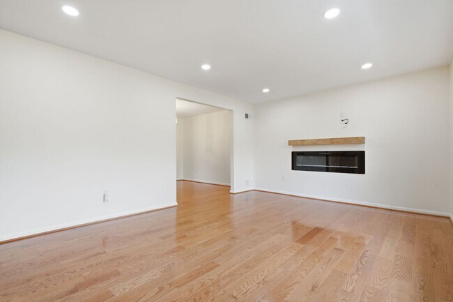 Foto del edificio - 3BD/2.5BA - Silver Spring Split Level - Move-In Ready