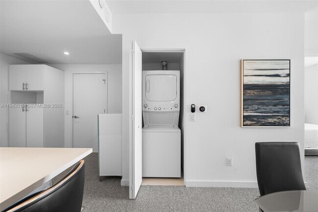 Foto del edificio - 501 NE 31st St