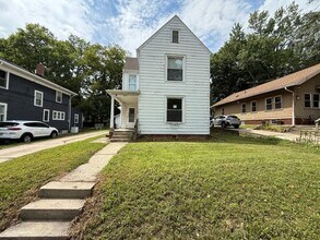 Building Photo - 483 Littleton St