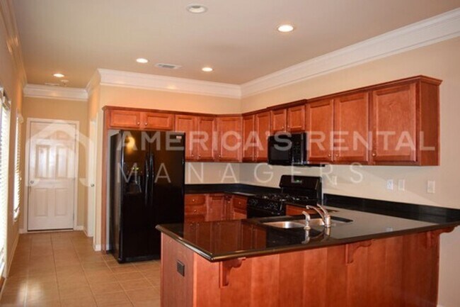 Building Photo - Townhome for Rent in Inverness Cove!!! DEP...