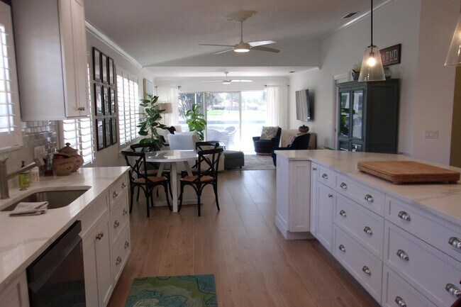 Foto del edificio - 1076 SW Tamarrow Pl