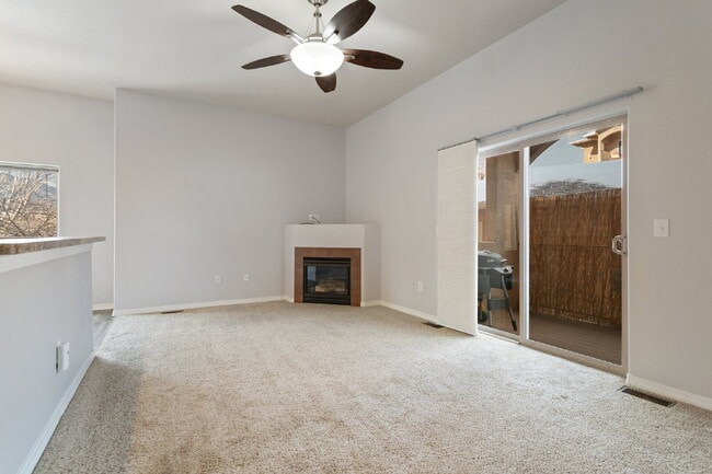 Building Photo - Westside 2-Bed Condo with Mountain Views a...