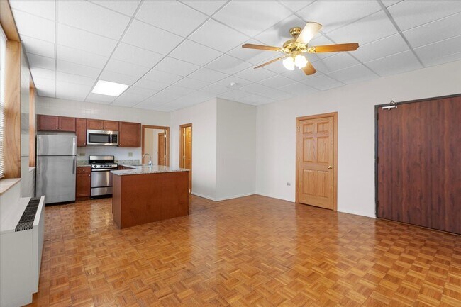 Foto del edificio - 620 W Belmont Ave