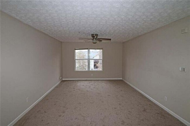 Building Photo - 1303 Fairington Village Dr