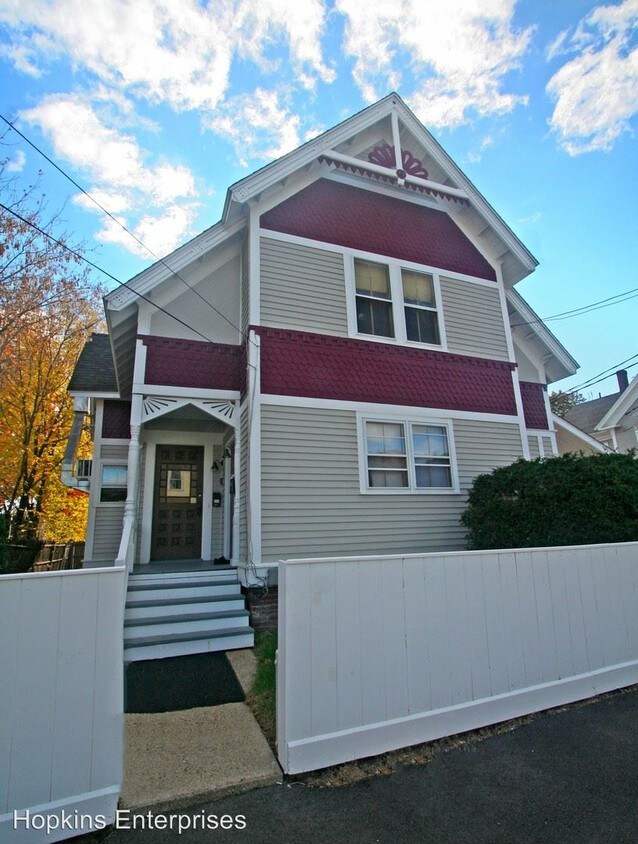 23 Ham St, Dover, NH 03820 Room for Rent in Dover, NH