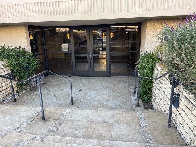 Foto del edificio - 2175 S Beverly Glen Blvd