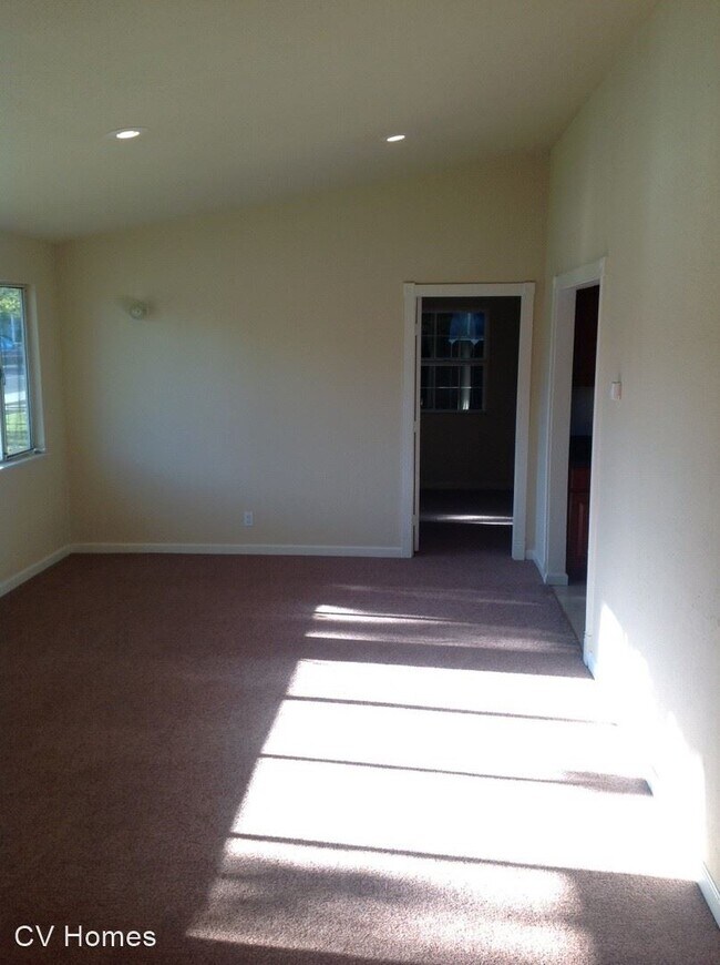 Building Photo - 4 br, 1 bath House - 3233 N. Hughes Ave.