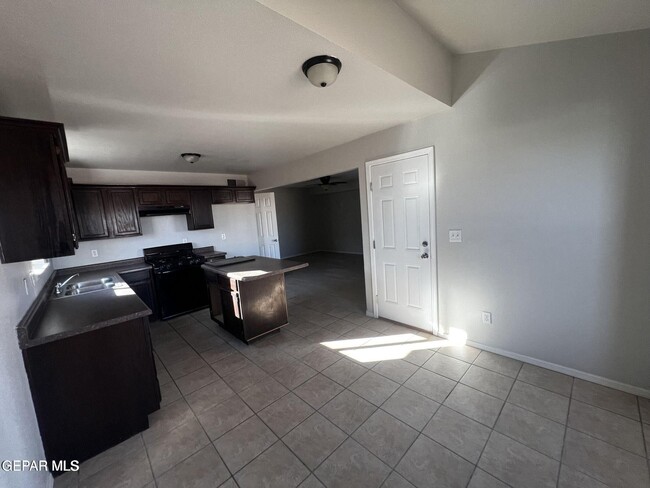 Foto del edificio - 7500 Howard St