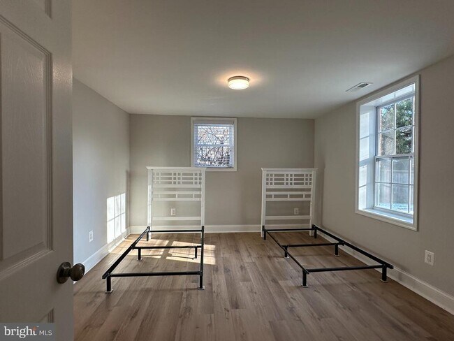 Foto del edificio - 6731 Crest Pl