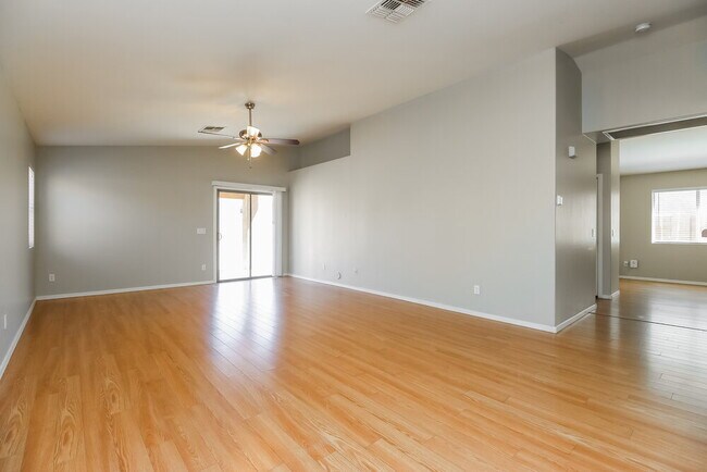 Foto del edificio - 2942 W Kristina Ave