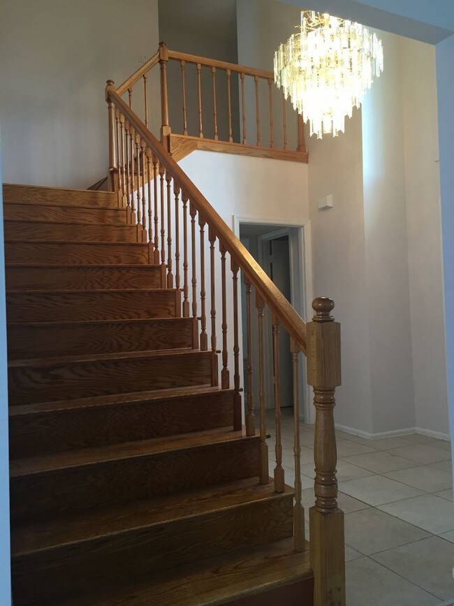 Foto del edificio - Pending 4 Bedroom Pool Home with Fenced Yard