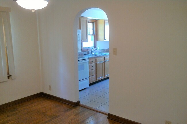 Building Photo - 310 Avondale Avenue