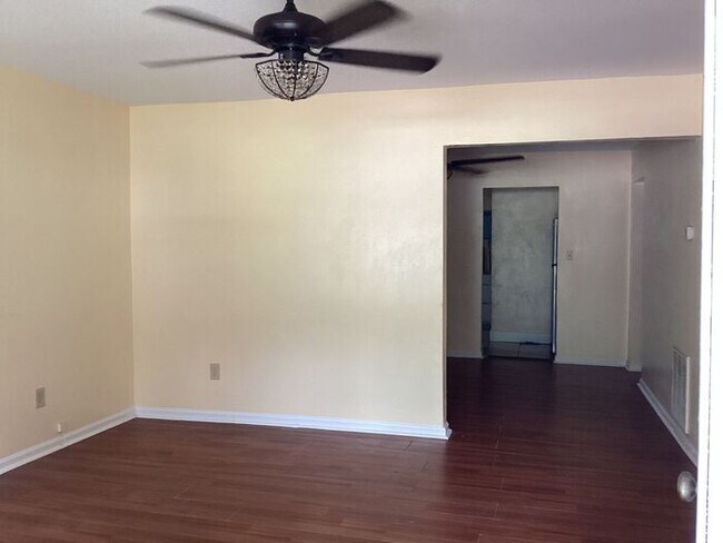 Foto del edificio - 3bedrooms Single Family House Availabe Now...