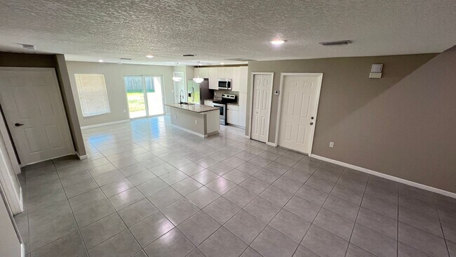 Building Photo - INCREDIBLE 4 Bedroom, 2 Bathroom Home in Palm Bay!!