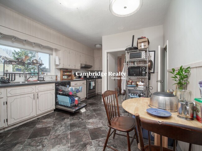 Building Photo - 99 2nd St