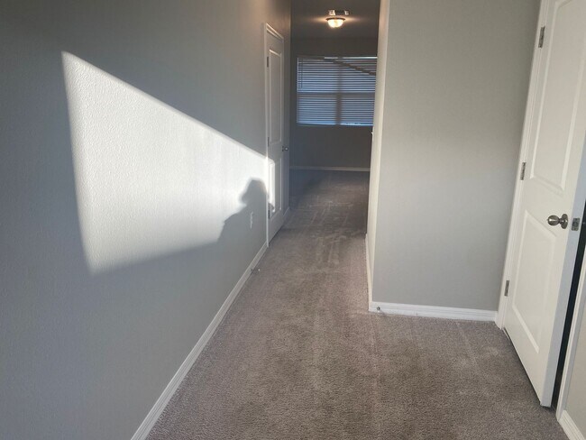 Building Photo - 3 Bedroom 2.5 Bath Townhouse in Davenport ...