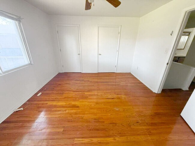 Foto del edificio - 4889 Banbury Ct