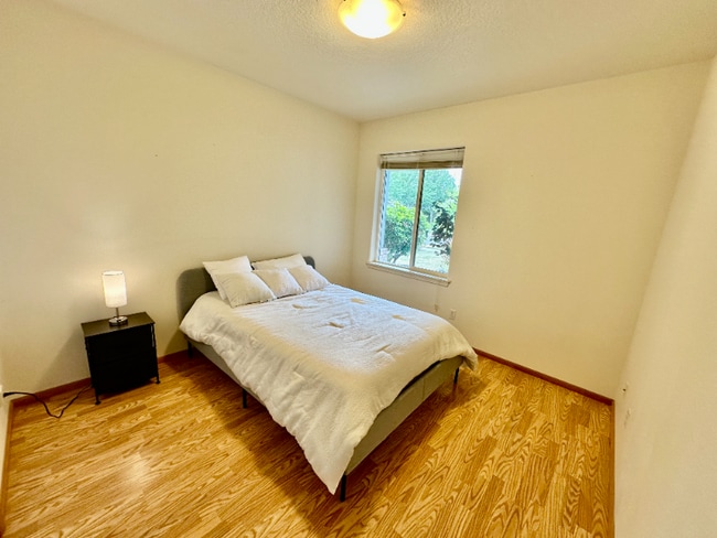 Building Photo - 1327 Manzana St