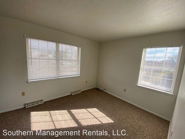 Building Photo - 2 br, 1 bath House - 424 S. Pine St. Apt D