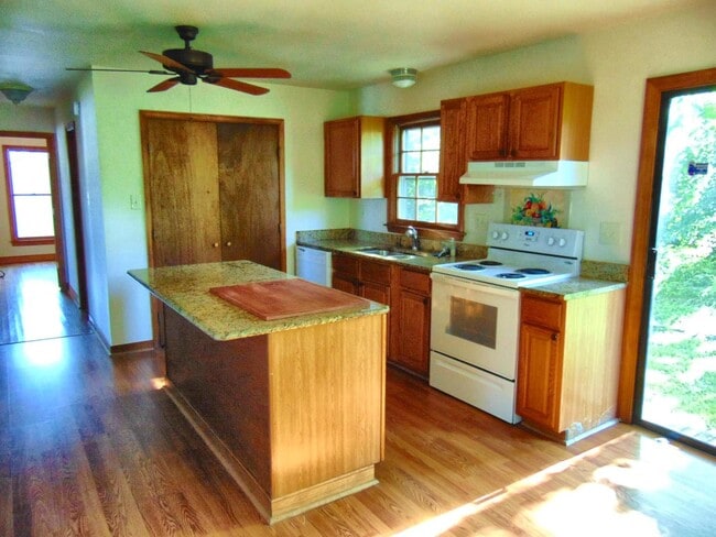 Building Photo - 4903 Goddin Cir
