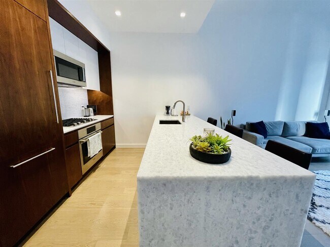 Foto del edificio - 75 Park Ln S