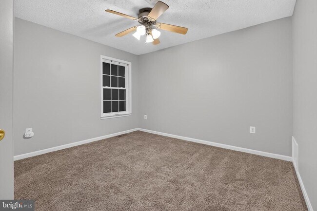 Foto del edificio - 47949 Piney Orchard St