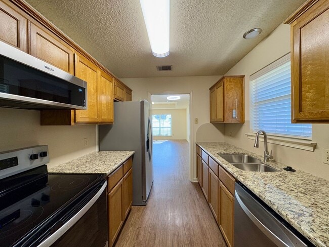 Foto del edificio - Duplex *LEASING SPECIAL AVAILABLE*