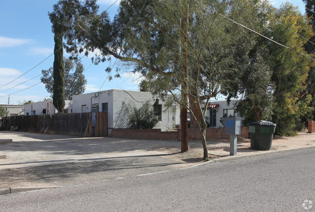 Foto del edificio - 1202-1210 N Jones Blvd