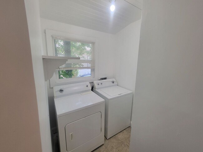 Building Photo - SAC T 9081-9085