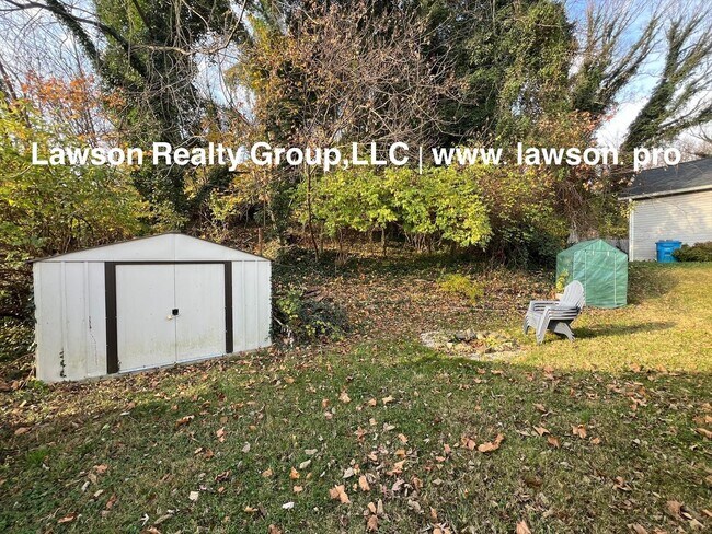 Foto del edificio - Adorable and Updated-One Level Living with Paved Driveway