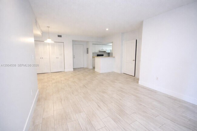 Foto del edificio - 5085 NW 7th St