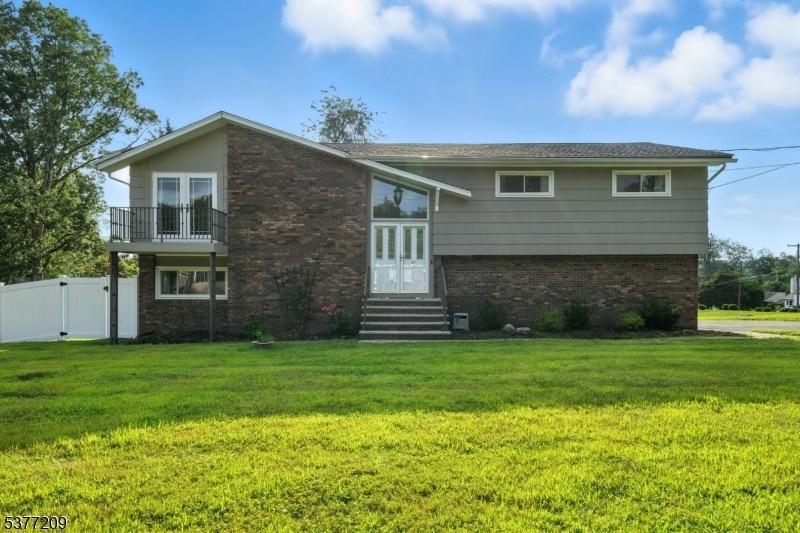 Primary Photo - 31 Crescent Dr