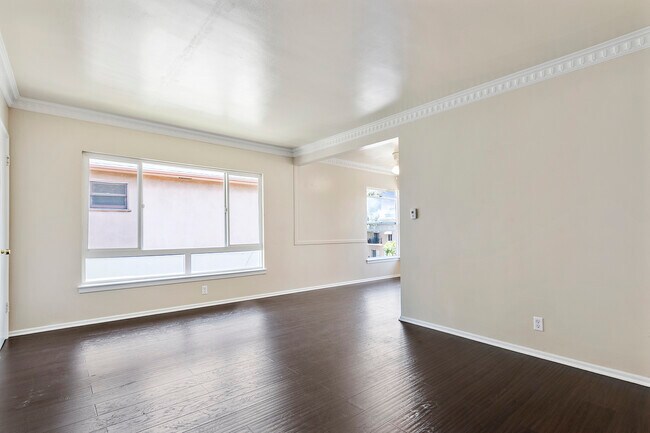 Building Photo - 1369 S Burnside Ave