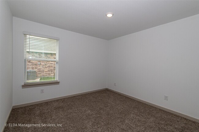 Foto del edificio - 8038 Brahman Ln