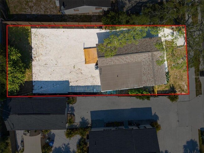 Building Photo - 520 Rosery Rd NW