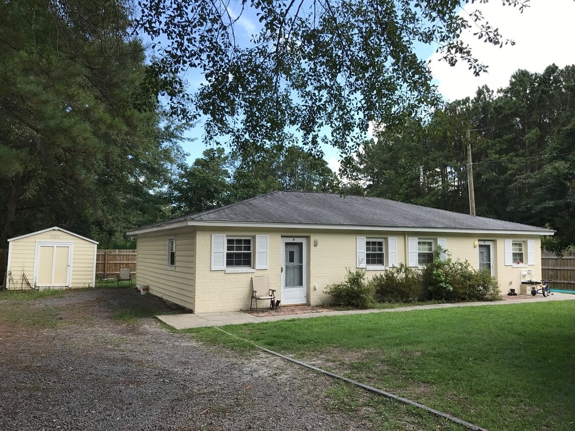 Primary Photo - Duplex In The Heart Of Summerville!