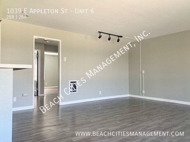 Building Photo - 1039 E Appleton St