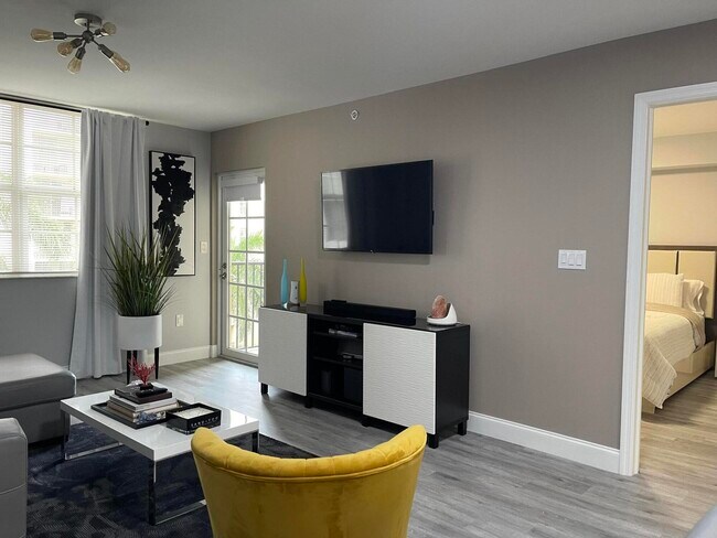 Building Photo - 1801 N Flagler Dr