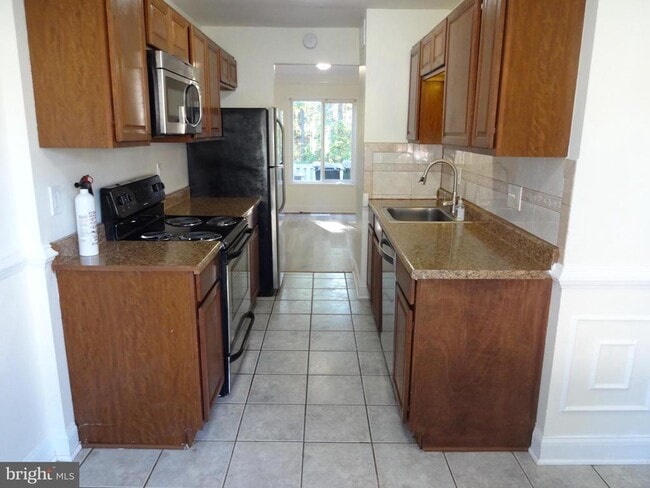 Building Photo - 2829 Cambridge Dr