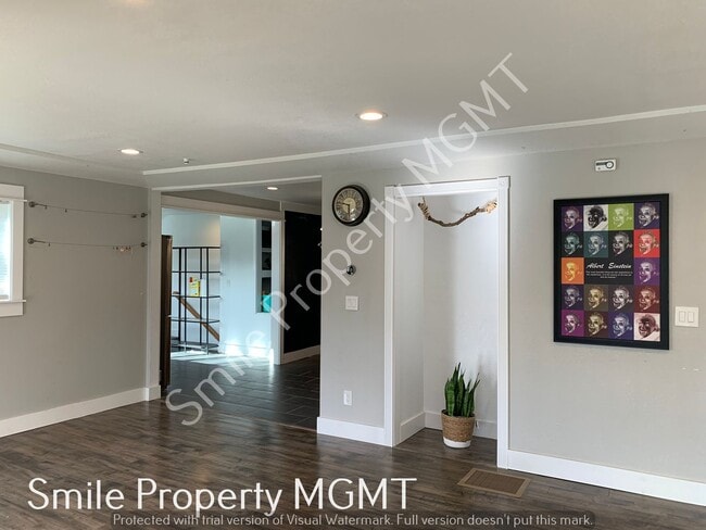 Building Photo - Spacious 4 bedrooms Home in SE Portland