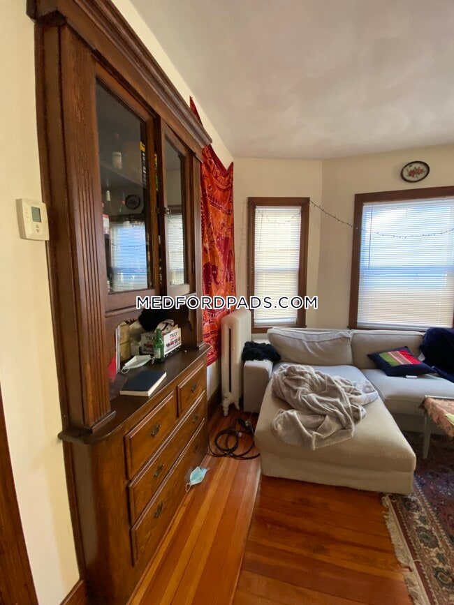 Building Photo - 93 Capen St