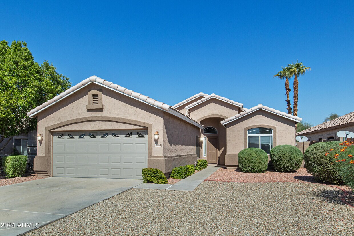 Primary Photo - 10806 W Almeria Rd
