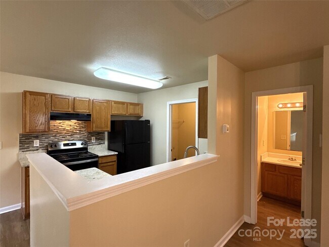 Foto del edificio - 6831 Sunman Rd