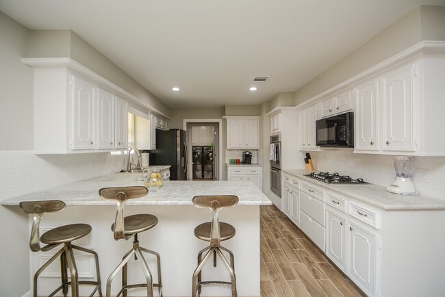 Foto del edificio - 114 Springs Edge Dr