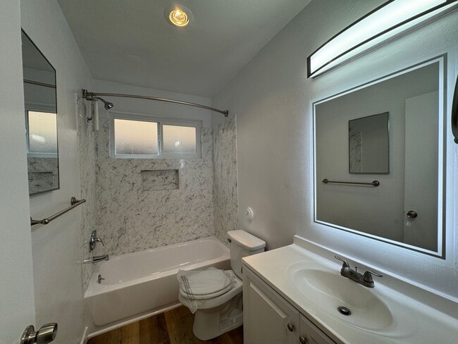 Interior Photo - 6640-6652 Darby Ave