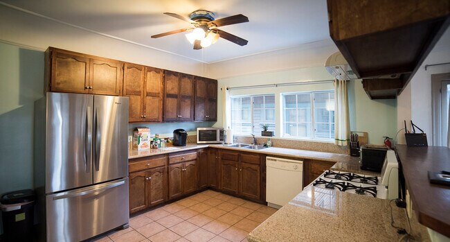 Cocina ha sido actualizada - 2406 5th Ave