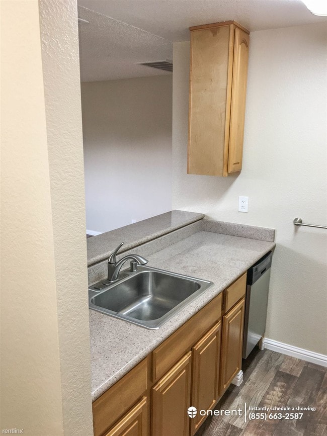 Foto del edificio - 1 br, 1 bath Condo - 1968 Prince George Dr
