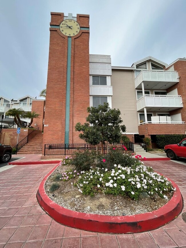 Building Photo - Remodeled Condo in Central Oxnard Gated Community!