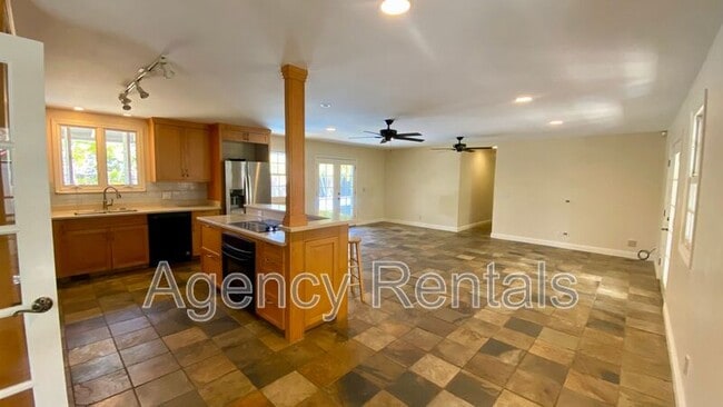 Building Photo - 575 N Kalaheo Ave