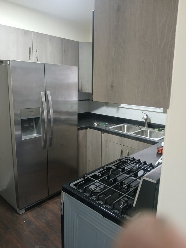 Building Photo - 6949 W Diversey Ave